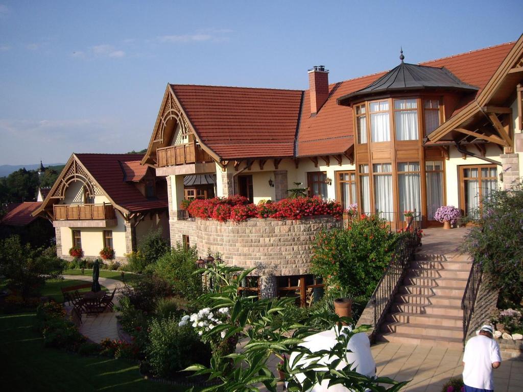 Palazzo Wellness Villa Eger Exterior photo