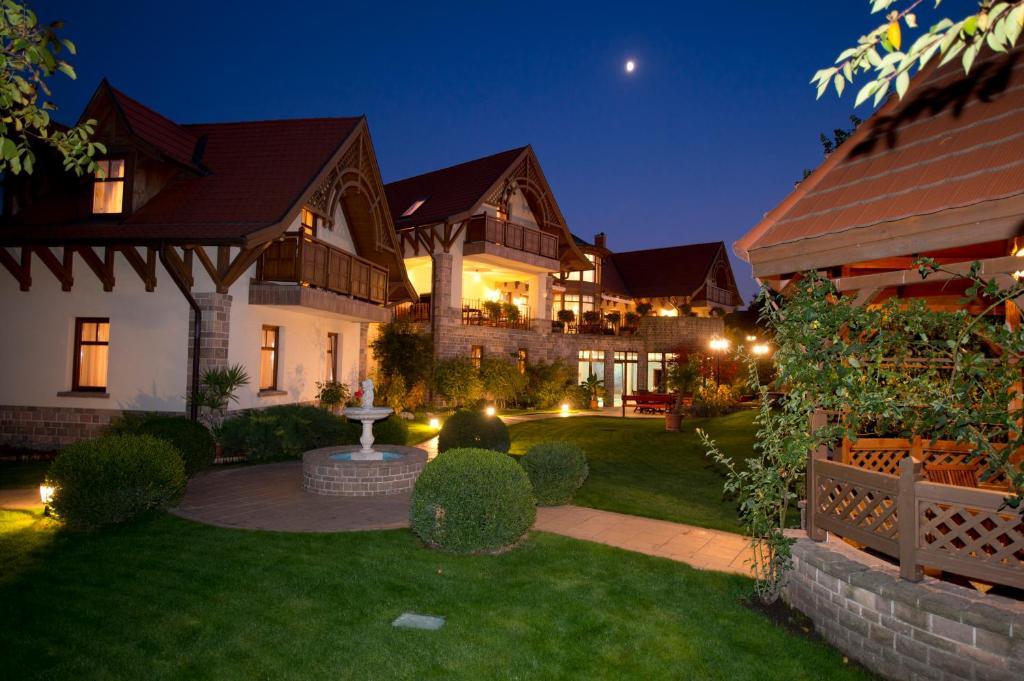 Palazzo Wellness Villa Eger Exterior photo