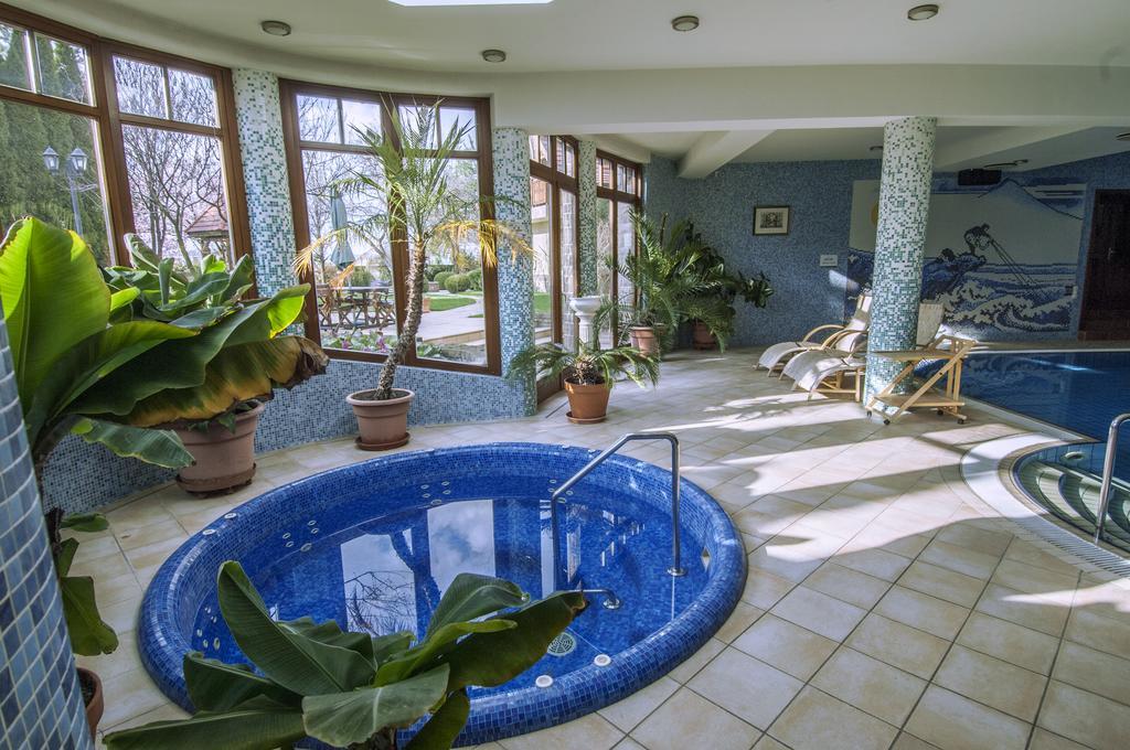 Palazzo Wellness Villa Eger Exterior photo