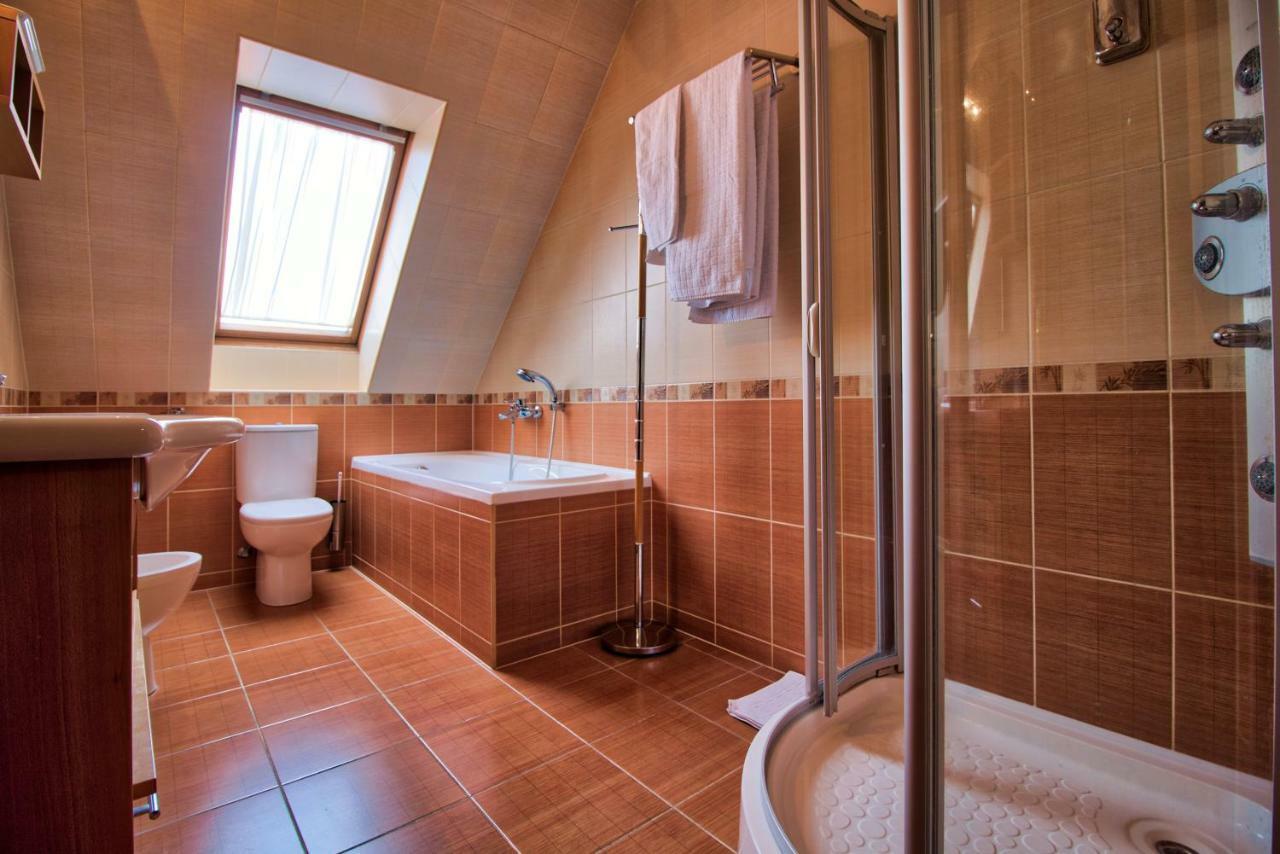 Palazzo Wellness Villa Eger Exterior photo