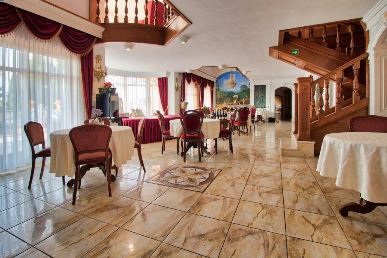 Palazzo Wellness Villa Eger Exterior photo