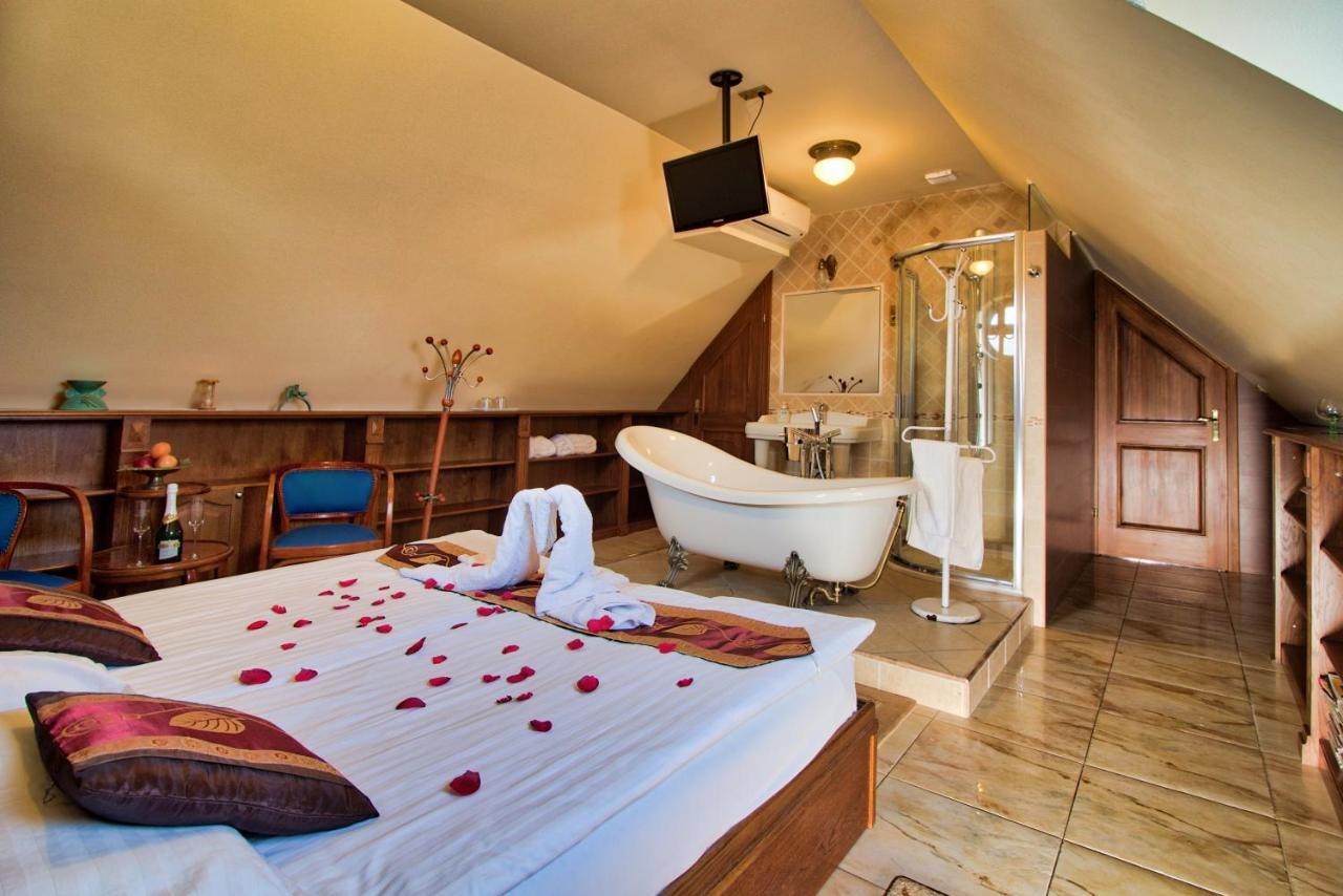 Palazzo Wellness Villa Eger Exterior photo